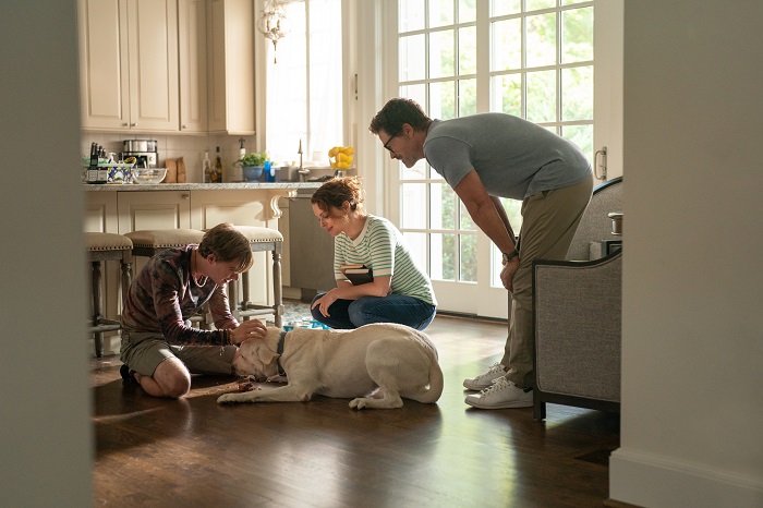 Dog Gone. (L to R) Johnny Berchtold as Fielding, Kimberly Williams-Paisley as Ginny, Rob Lowe as John in Dog Gone. Cr. Bob Mahoney/Netflix © 2022.