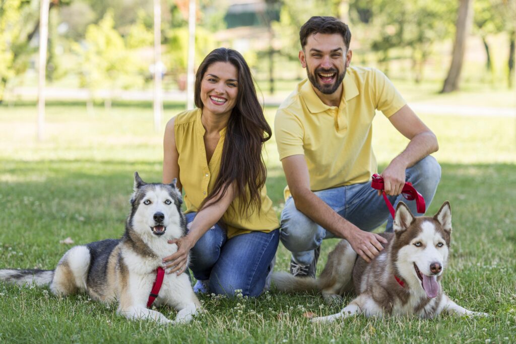 couple-with-their-dogs